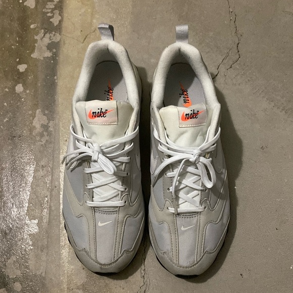 Nike shoes - Picture 1 of 6